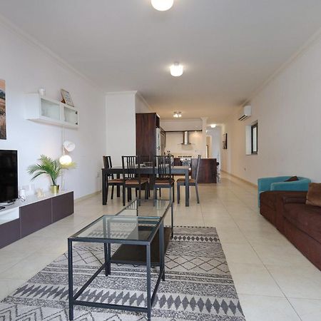 Modern 3Br Stylish & Spacious Apartment - Close To Sliema Promenade Gzira Buitenkant foto