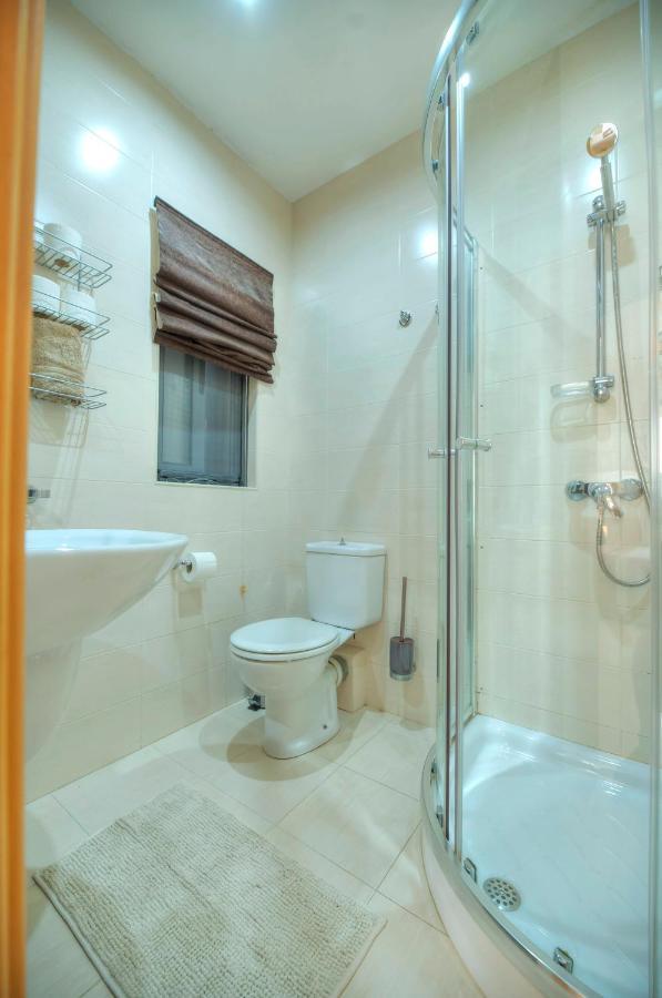 Modern 3Br Stylish & Spacious Apartment - Close To Sliema Promenade Gzira Buitenkant foto