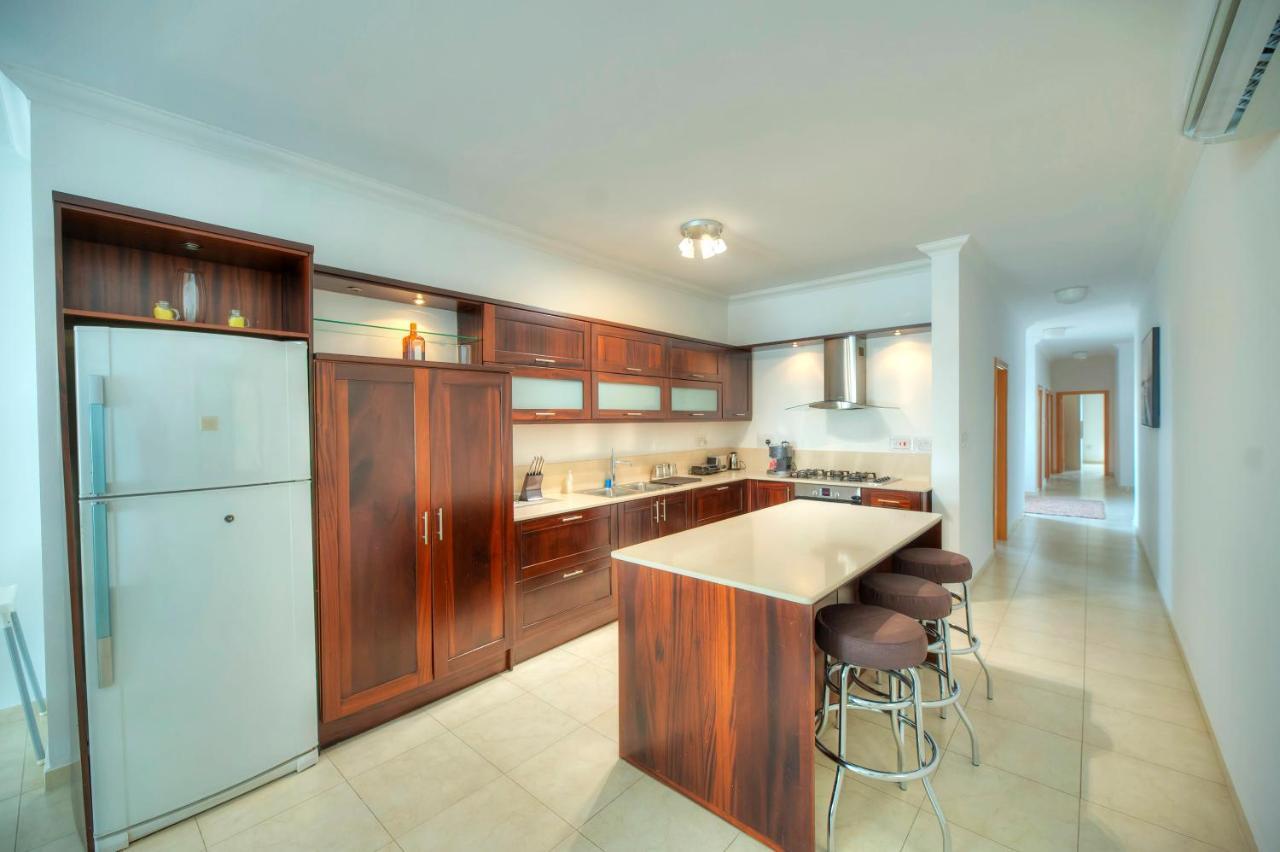 Modern 3Br Stylish & Spacious Apartment - Close To Sliema Promenade Gzira Buitenkant foto