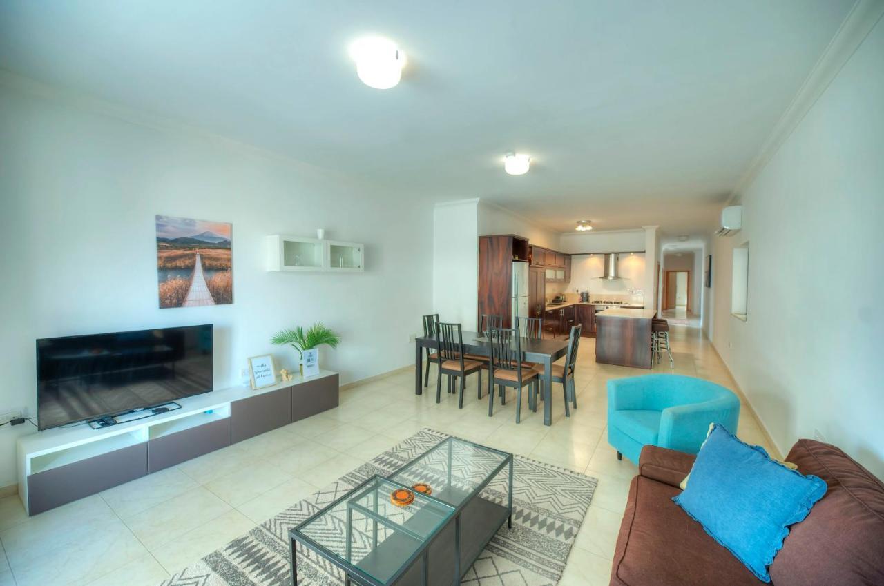 Modern 3Br Stylish & Spacious Apartment - Close To Sliema Promenade Gzira Buitenkant foto