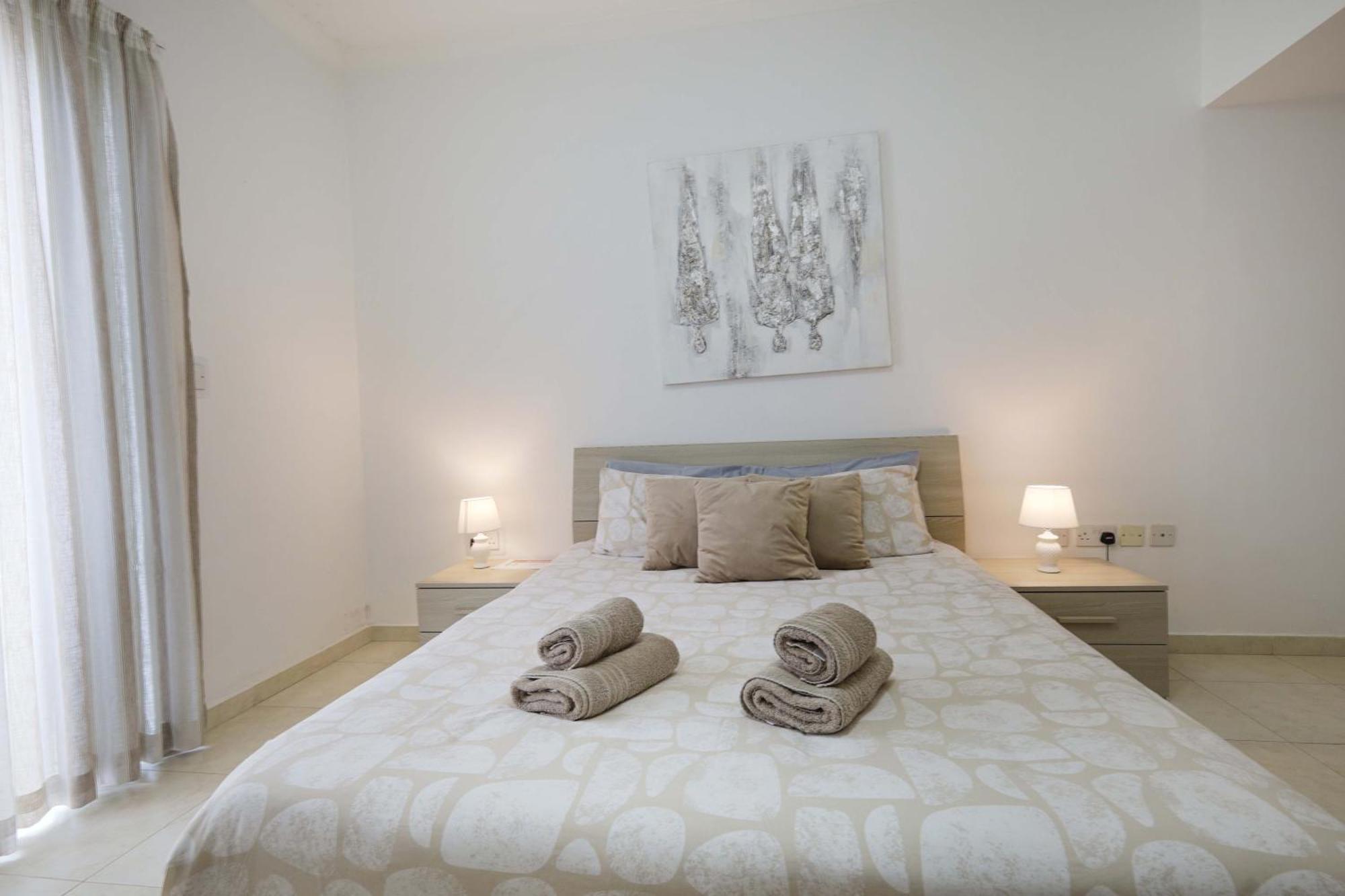 Modern 3Br Stylish & Spacious Apartment - Close To Sliema Promenade Gzira Buitenkant foto