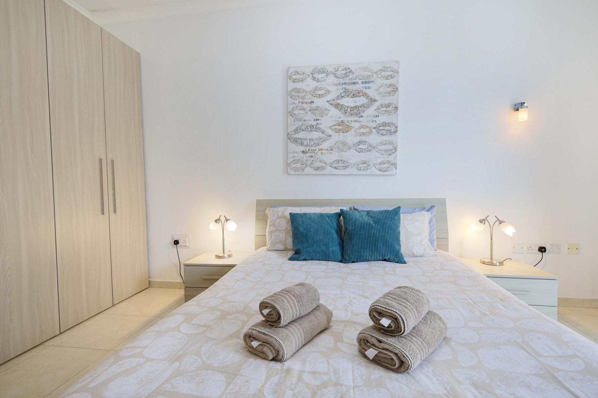 Modern 3Br Stylish & Spacious Apartment - Close To Sliema Promenade Gzira Buitenkant foto