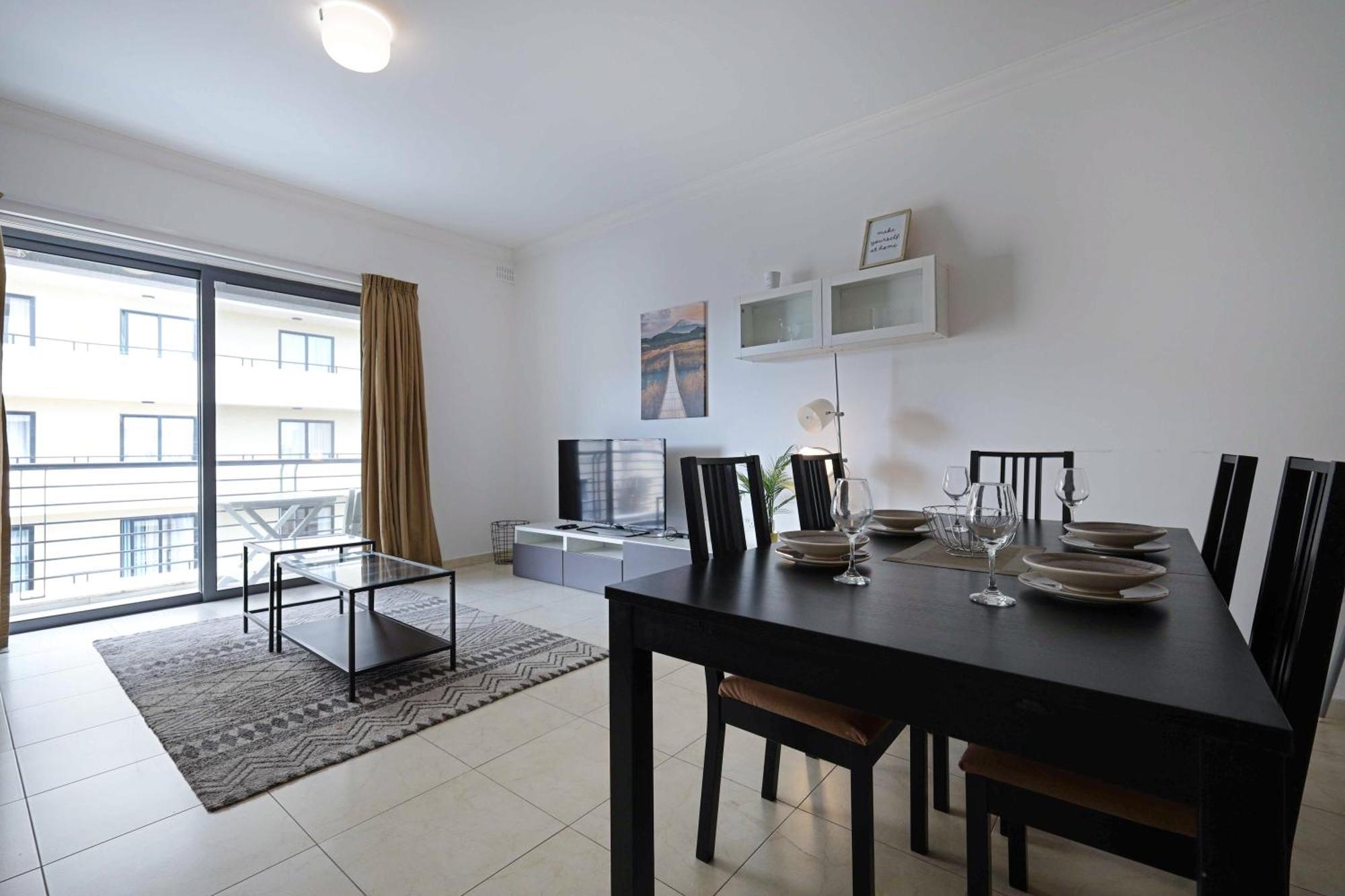 Modern 3Br Stylish & Spacious Apartment - Close To Sliema Promenade Gzira Buitenkant foto
