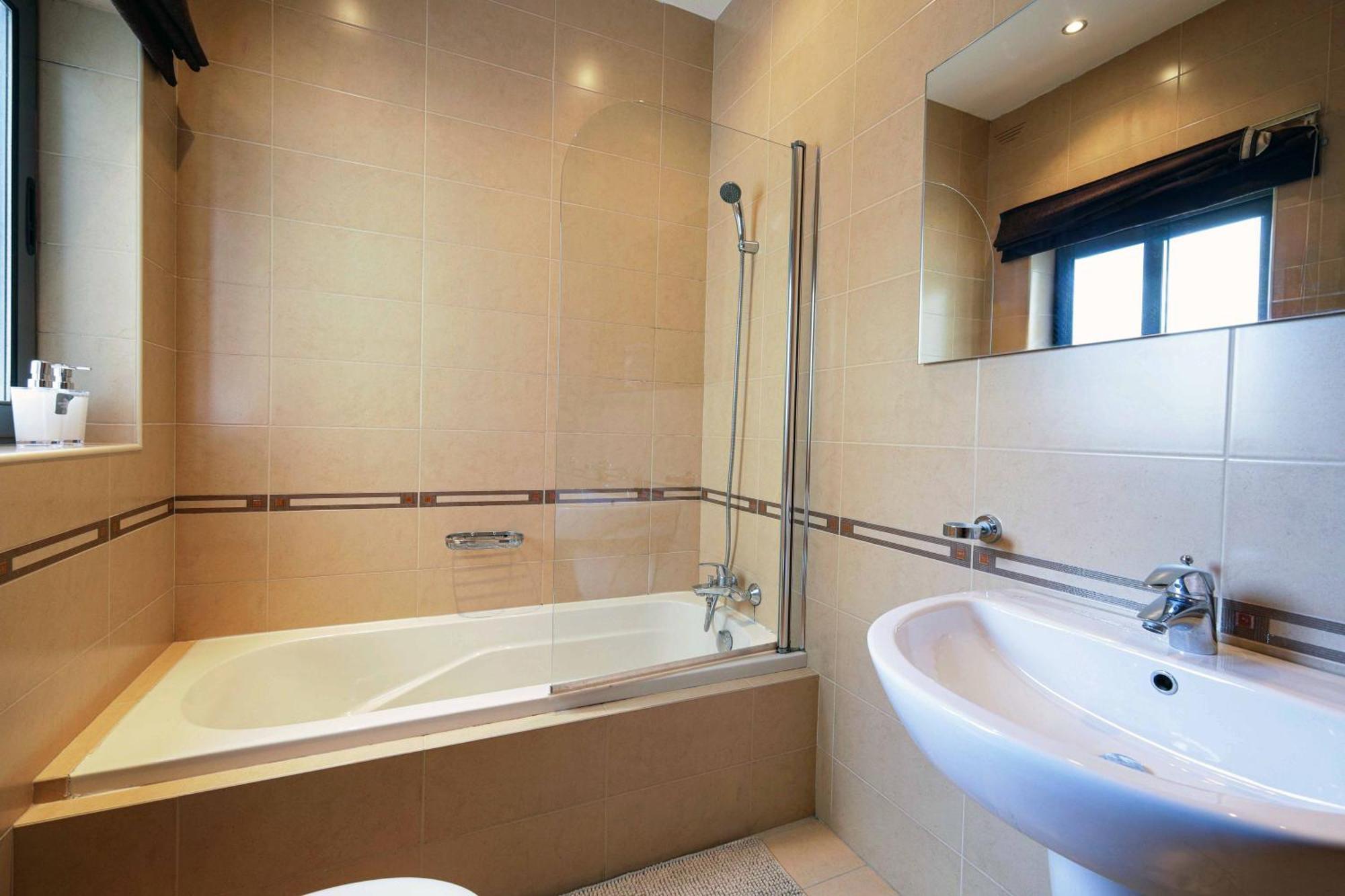 Modern 3Br Stylish & Spacious Apartment - Close To Sliema Promenade Gzira Buitenkant foto